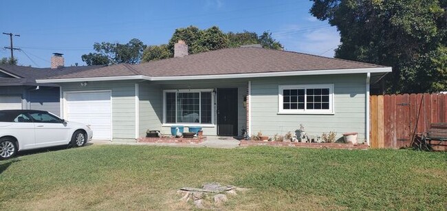 Building Photo - Stockton Lincoln Village 3 Bedroom 2 Bath ...