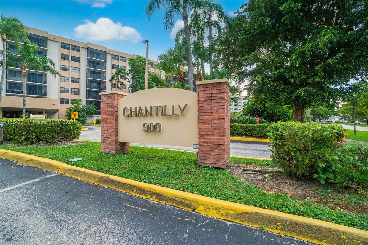 900 NE 195th St Unit 710, Miami, FL 33179 Condo for Rent in Miami, FL