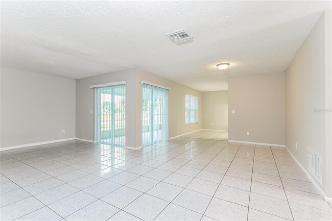 Foto del edificio - 353 Florida Pkwy