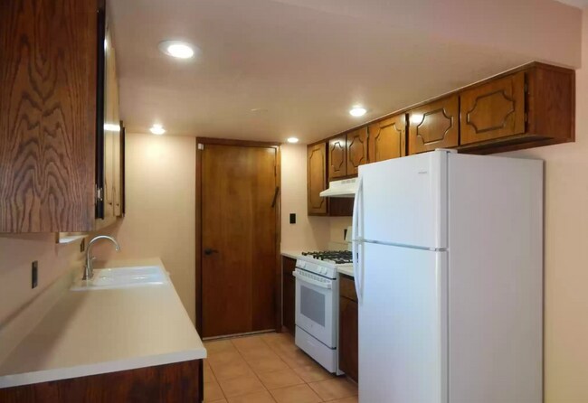 Building Photo - 4707 Caspian Ave