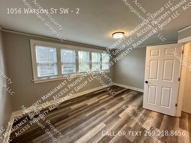 Building Photo - NW SW Side Nice Looking 2 Bedroom Close to...