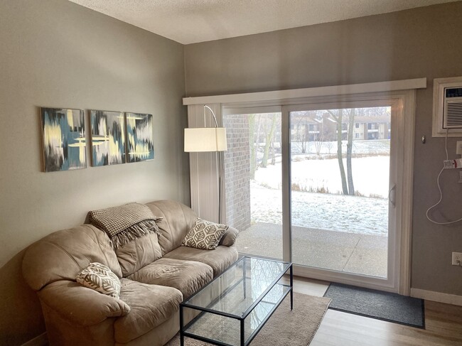 Building Photo - 1543 Millpond Ct