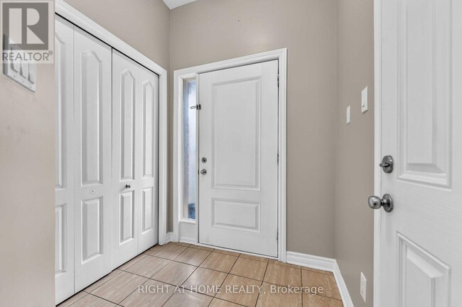 Building Photo - 628 Moorpark Ave