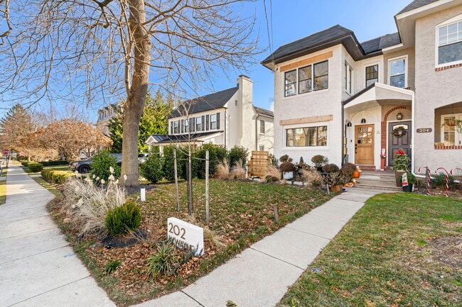 Foto del edificio - 202 W Wayne Ave