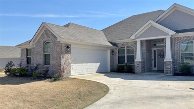 Building Photo - 9325 Cres Lodge Cir