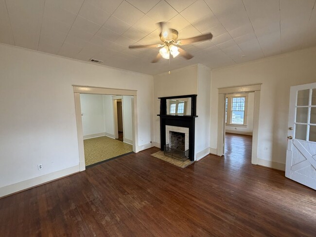 Building Photo - 203 E Brin St