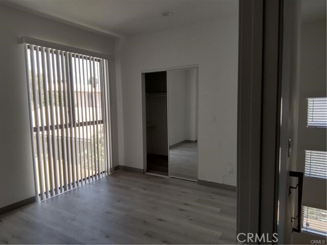 Foto del edificio - 860 W 78th St