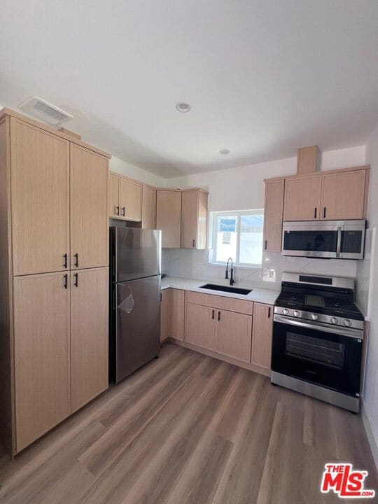 Building Photo - 7669 Beeman Ave Building Photo - 7669 Beeman Ave