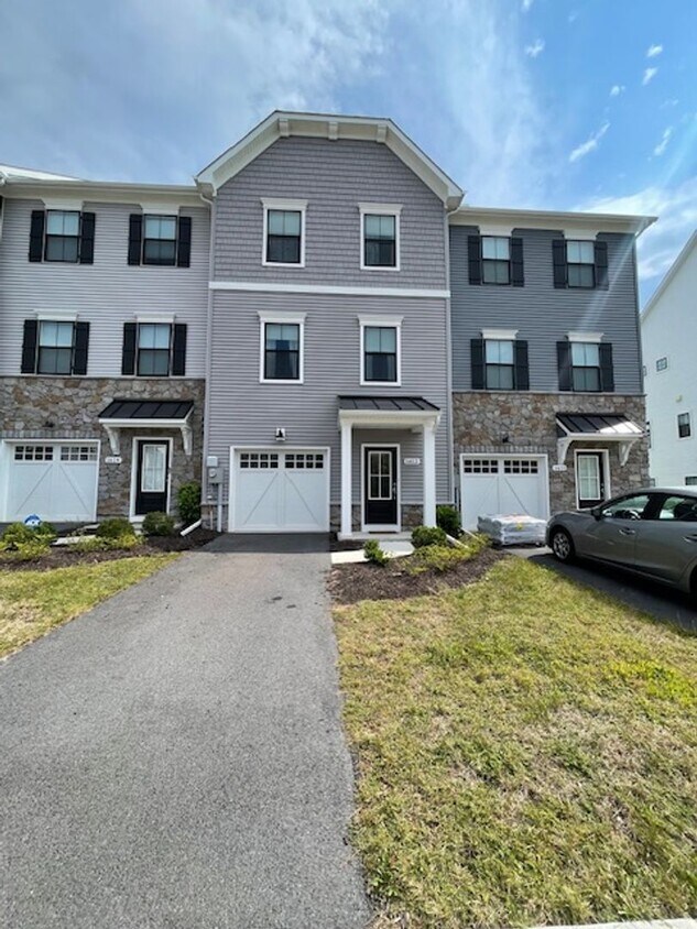 Foto principal - THREE LEVEL TOWN HOUSE IN KELLERTON