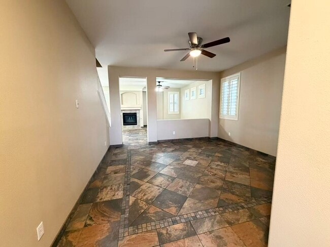 Building Photo - 332 Summer Palace Way