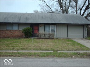 Building Photo - 3814 Esquire Pl