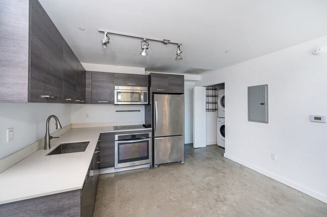 Photo - 151 SE 1st St Apartment