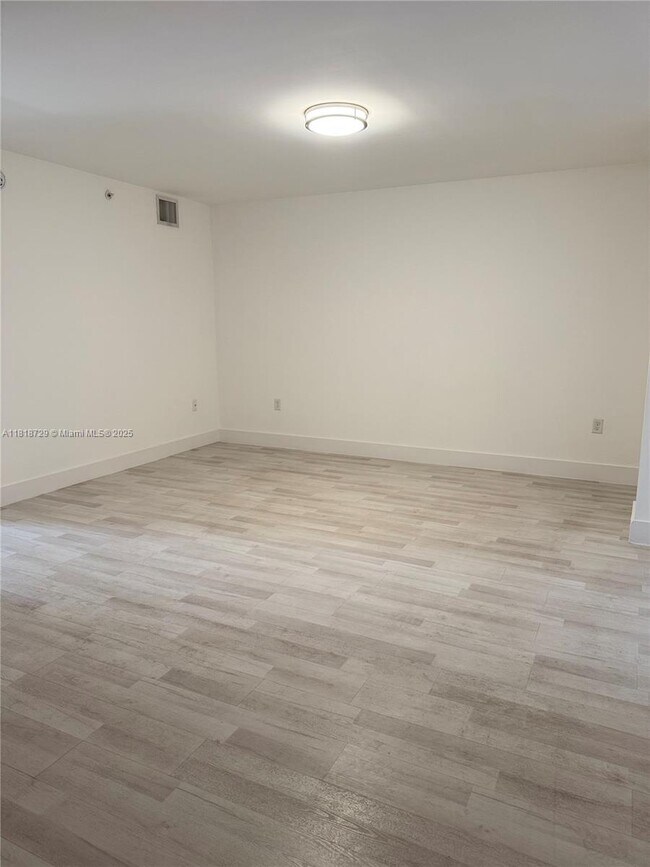 Foto del edificio - 1029 NW 3rd St