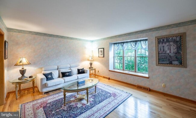 Building Photo - 211 Caravan Dr