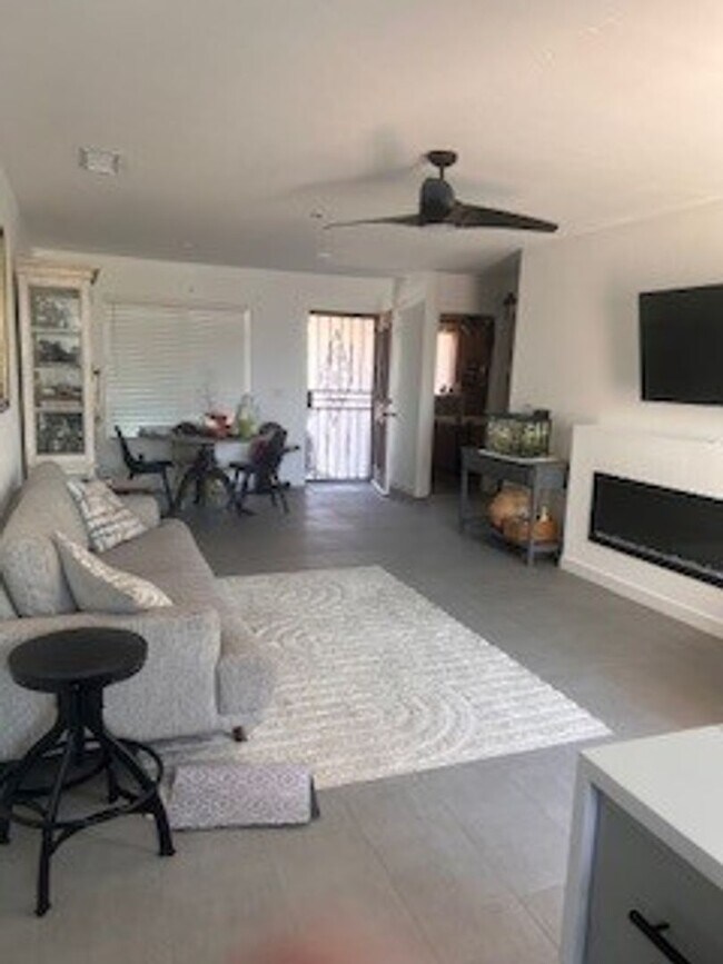 Building Photo - Remodeled in 2025 Home in Peacock Hills 55+