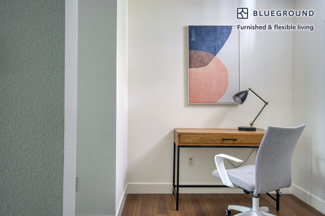 Foto del edificio - 1271 Lakeside Dr