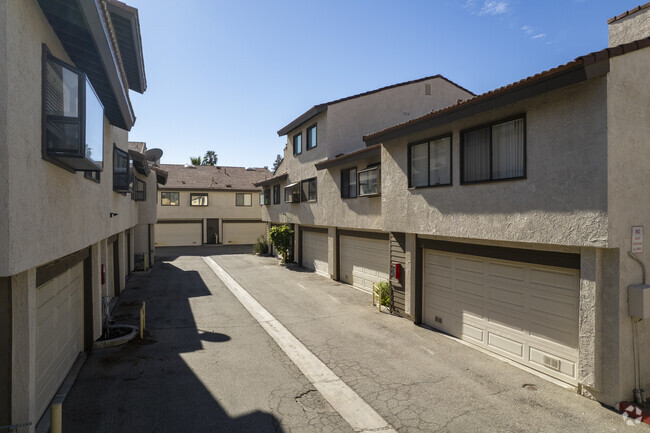 10001-10061 Topanga - Topanga Townhomes