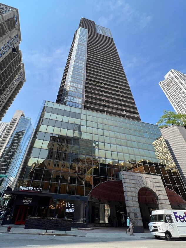 Foto principal - 10 E Ontario St