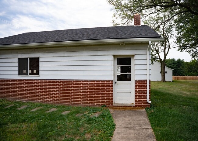 Building Photo - 3950 Locust Grove Rd