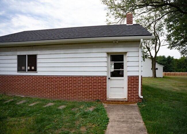 Foto del edificio - 3950 Locust Grove Rd