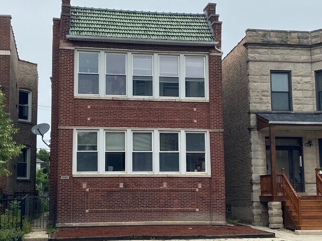 Primary Photo - 3128 W Wilson Ave