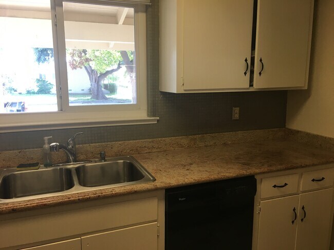 Foto del edificio - 3444 Hillsborough Way