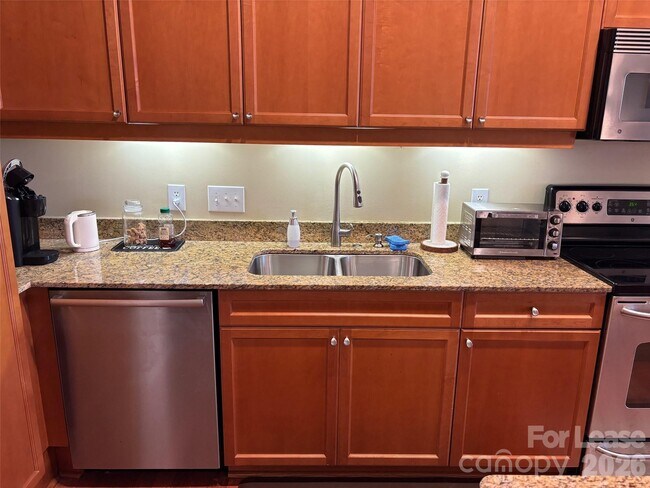 Foto del edificio - 4620 Piedmont Row Dr