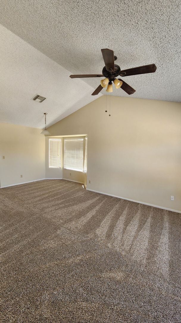 Foto del edificio - 4 bedroom, 2 bath Chandler Home