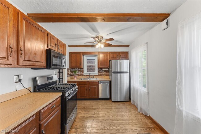 Building Photo - 602 Huntmere Dr