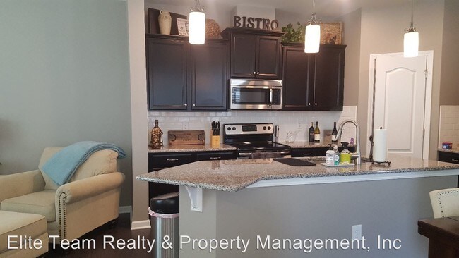 Building Photo - 3 br, 2.5 bath House - Honeylocust Lane 3005