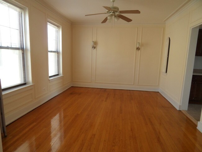 Building Photo - 1224 W Farwell Ave