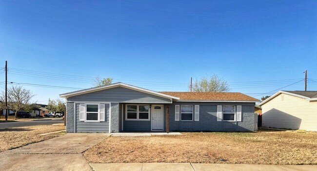 Building Photo - 4606 Mercedes Dr