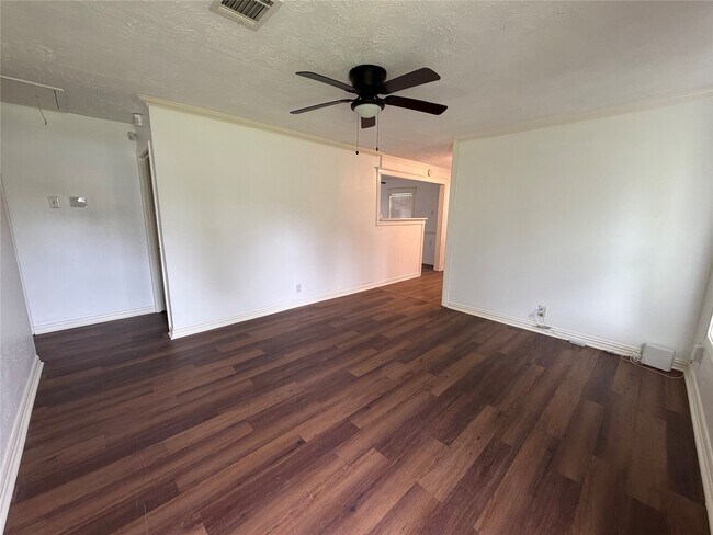 Foto del edificio - 7822 Richland Dr