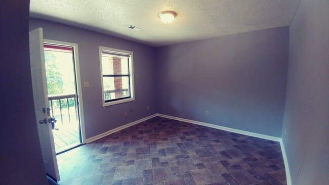 Building Photo - SPECIAL: HALF OFF FIRST MONTHS RENT!