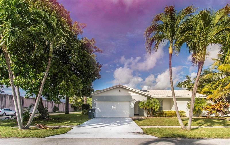 Primary Photo - 1571 SW 13th Dr