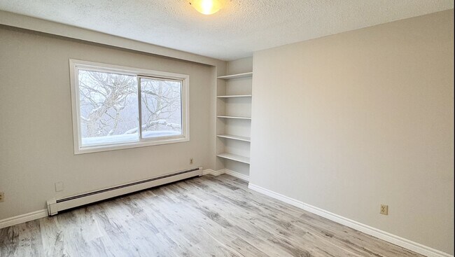 Building Photo - 10 Birkshire Ct