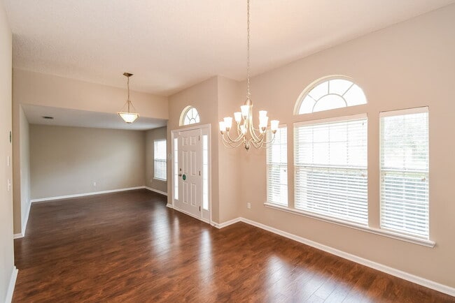 Building Photo - 14011 Crestwick Dr W