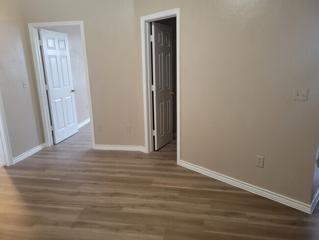 Foto del edificio - 354 E Southcross Blvd