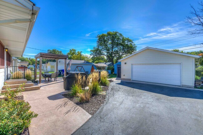 Foto del edificio - 2044 Morgan Ave