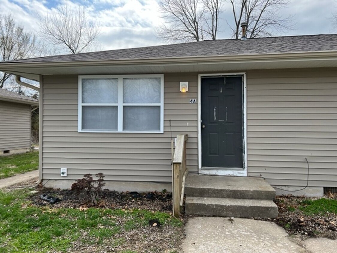 906 E Market St Unit 4B, Warrensburg, MO 64093 Room for Rent in