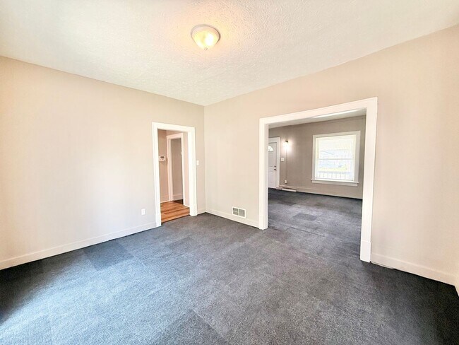 Foto del edificio - 2202 Brownlee Ave NE