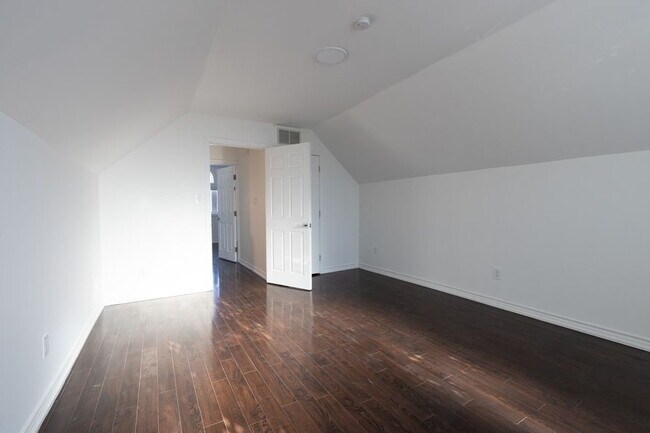 Photo du bâtiment - 1111 Gerrard St E