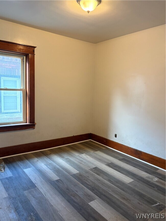 Building Photo - 562 19th St