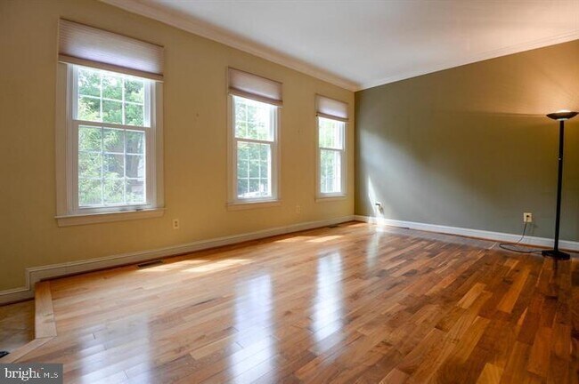 Foto del edificio - 9404 Regency Crest Dr