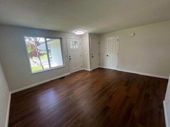 Foto del edificio - 3 Bedroom 2 Bath Lafayette OR 97127
