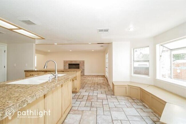 Building Photo - 13810 Driftwood Dr, Victorville, CA, 92395