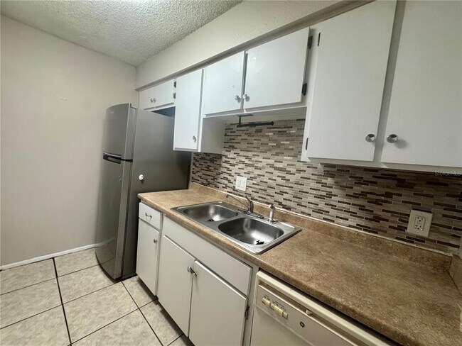 Building Photo - 5503 Pokeweed Ct