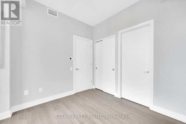 Building Photo - 664 Spadina Ave.