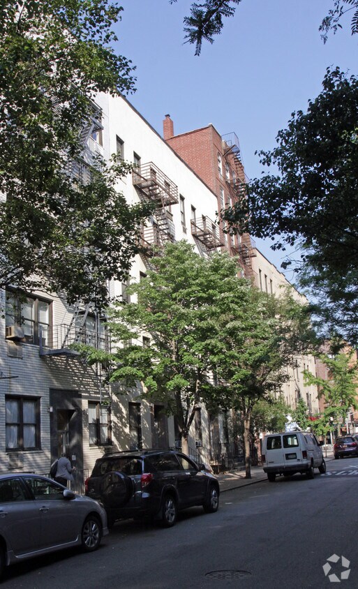 Primary Photo - 406 E 83rd St