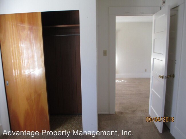 Building Photo - 2 br, 1 bath House - 309 E. El Camino